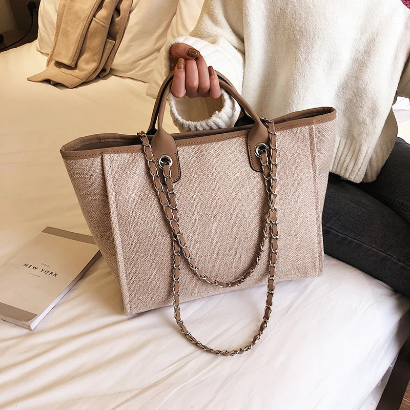 Canvas tote bag interior with zip pocket