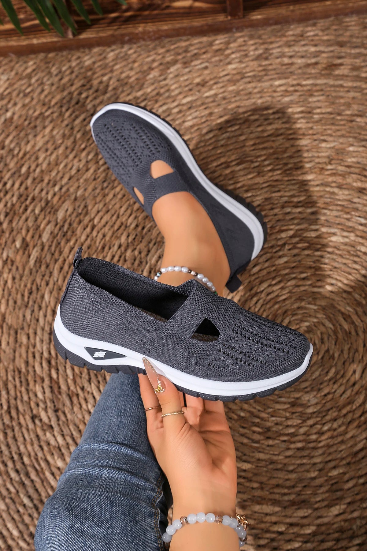 Women's Knitted Slip-On Walking Shoes – Lightweight Breathable Soft-Sole Casual Sneakers